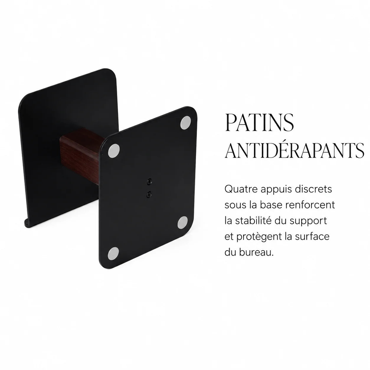 Dessous du support enceinte bureau, quatre patins antidérapants visibles, base noire