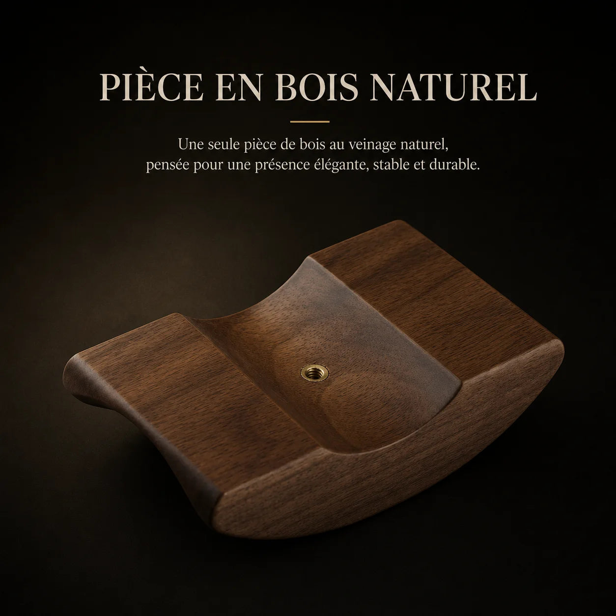 Repose-casque en bois naturel vu de dessous, veinage bois visible, finition soignée