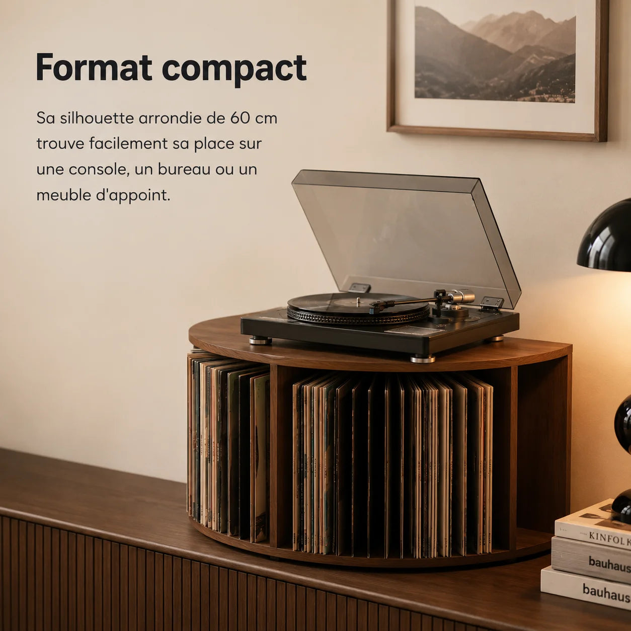 Meuble platine vinyle arrondi 60 cm de large vu de profil, silhouette compacte, finition bois