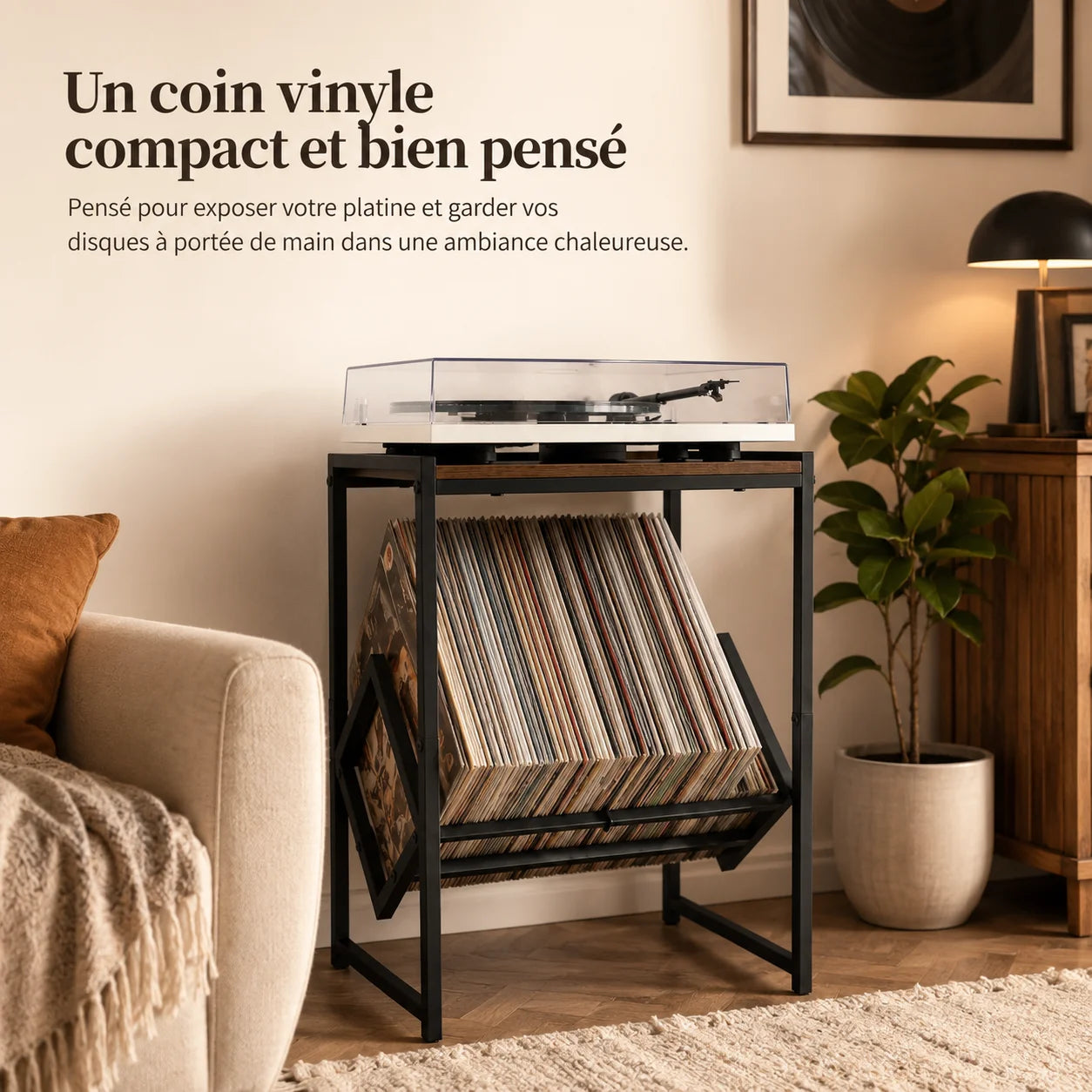 Support platine vinyle avec bac incliné dans coin écoute, vinyles et platine exposés